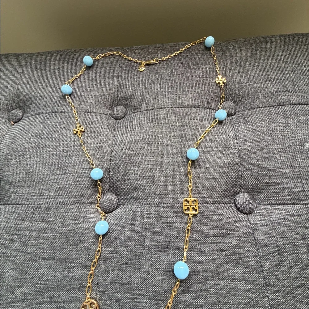 Tory Burch - Long Gold-Tone Necklace with Turquoise Blue Beads and TB Logos - Picture 1 of 8